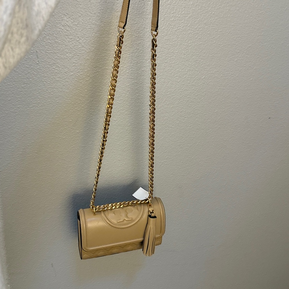 Tory Burch Beige Crossbody or clutch purse with Gold Chain - Picture 4 of 13